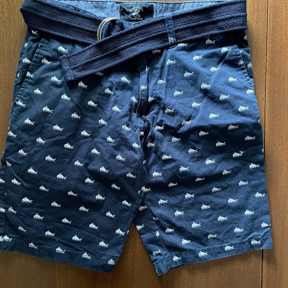 Mens Beverly Hills Polo Club belted whale print shorts. Great condition.Size 30.